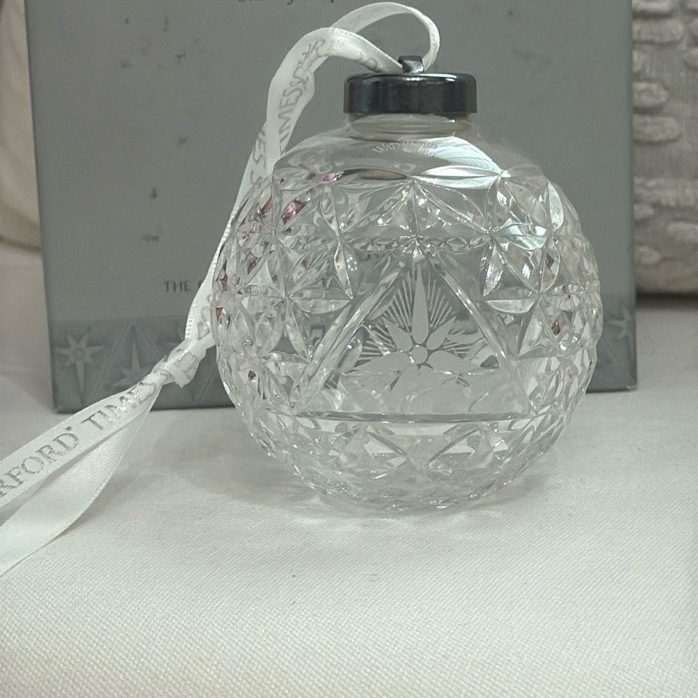 Waterford Clear Crystal Times Square 2000 Star of Hope Ball Ornament - Picture 1 of 9
